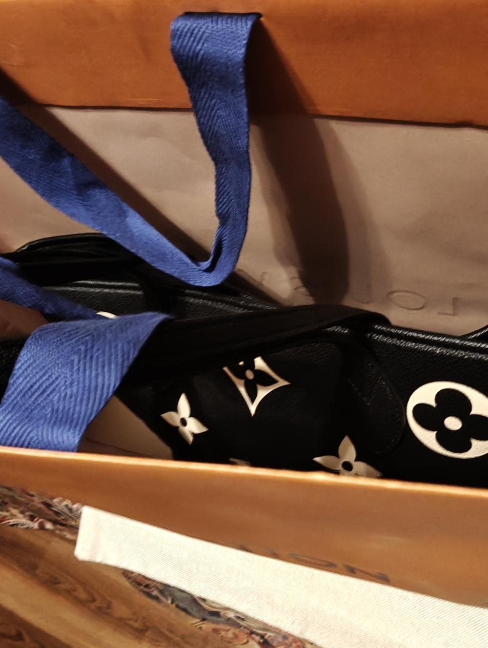 For Steph.......Classy FASHION Tote. New - Picture 13 of 14